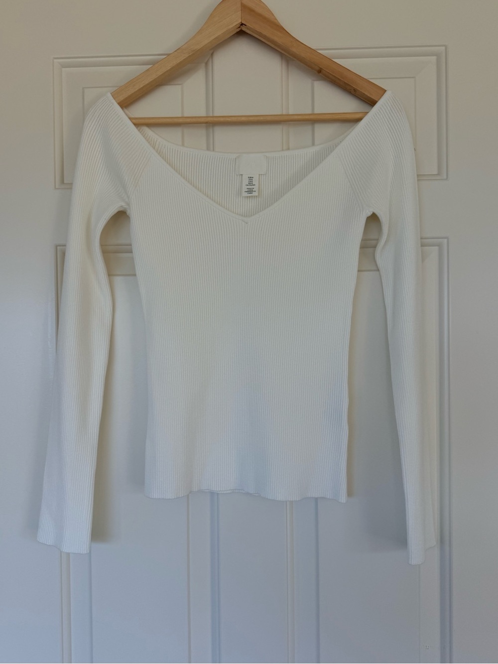H&M White Ribbed V-Neck Long Sleeve Top M